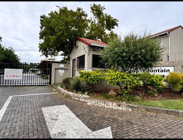 2 BEDROOM TOWNHOUSE FOR SALE IN VORNA VALLEY